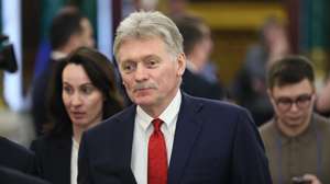 epa11970218 Kremlin spokesman Dmitry Peskov (C) attends a press conference of Russian President Vladimir Putin and President of Tajikistan Emomali Rahmon following their meeting at the Kremlin in Moscow, Russia, 17 March 2025. Emomali Rahmon is on an official visit to Moscow.  EPA/YURI KOCHETKOV