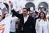 O presidente do Partido Social Democrata (PSD), Luís Montenegro, acompanhado pela mulher, Carla Montenegro, participa num comício no âmbito da campanha para as eleições legislativas, na Escola de Hotelaria e Turismo do Algarve, em Faro, 01 de maio de 2025. LUÍS FORRA/LUSA